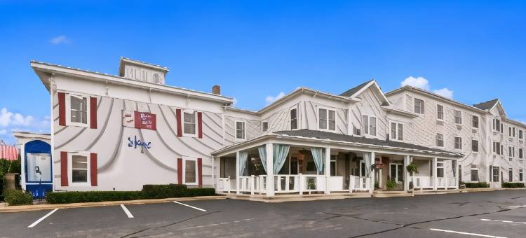 草坪湖贝斯特韦斯特优质套房酒店(Best Western Plus Lawnfield Inn  Suites)图片