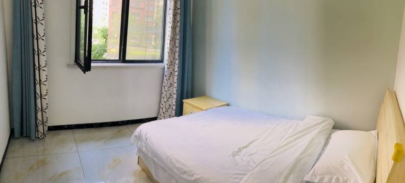 近航母主题公园现代简约三居公寓(渔航路分店)图片