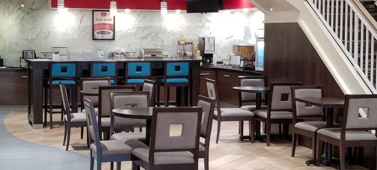 东休斯顿I-10伊克诺套房酒店(Econo Lodge Inn & Suites East Houston I-10)图片