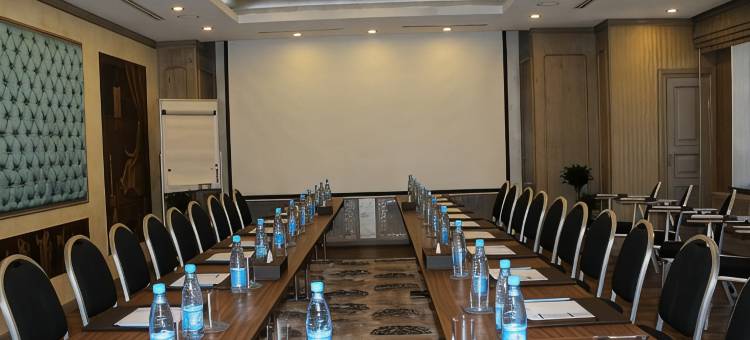比什凯克中心温德姆华美达酒店(Ramada by Wyndham Bishkek Centre)图片