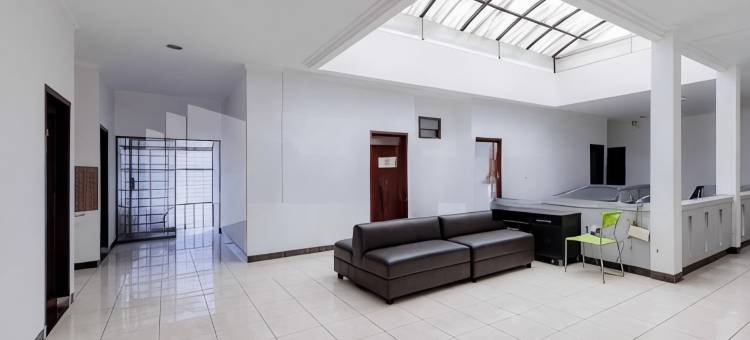 卡拉瓦奇塔曼佩尔马塔蒂加米特拉RedDoorz(Karawaci Taman Permata Tiga RedPartner)图片