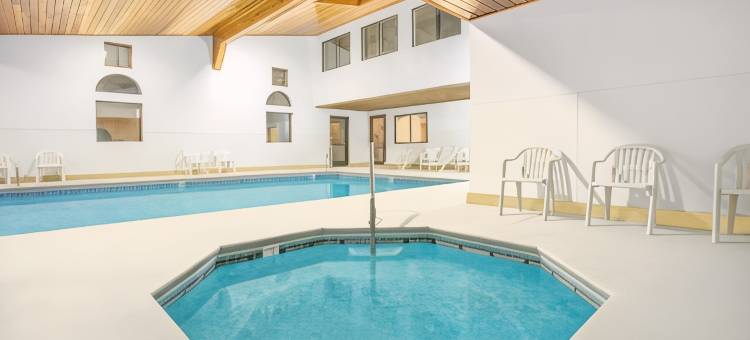 盖洛普红石温德姆戴斯套房酒店(Days Inn & Suites by Wyndham Red Rock-Gallup)图片