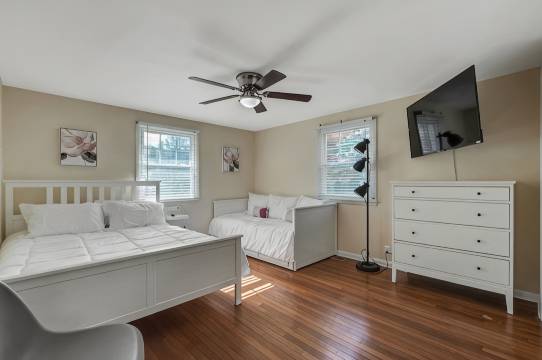 美丽的家带私人热水浴缸靠近所有设施4卧室住宅由Redawning提供(Beautiful Home with Private Hot Tub Close to Everything 4 Bedroom Residence by Redawning)