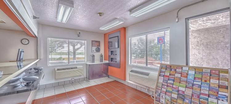 德克萨斯圣安东尼奥 - 六旗德克萨斯庆典游乐园 6 号汽车旅馆(Motel 6 San Antonio, TX Six Flags Fiesta TX/La Cantera Area)图片