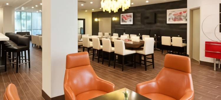 底特律利沃尼诺维希尔顿安泊酒店(Embassy Suites by Hilton Detroit Livonia Novi)图片