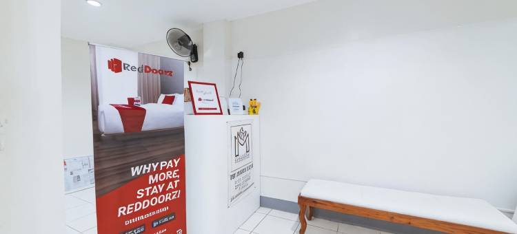 红多兹酒店- 伊洛伊洛加洛广场(RedDoorz @ Plaza Jaro Iloilo)图片