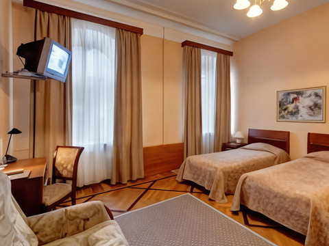 宫殿广场奏鸣曲酒店