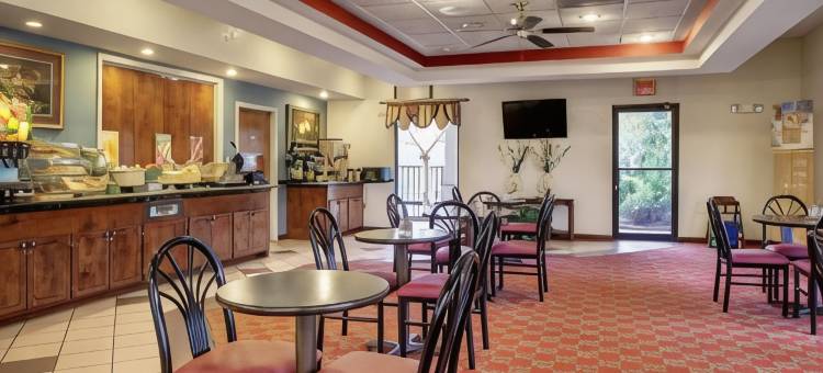 品质酒店及套房克林顿 - 杰克逊西(Quality Inn & Suites Clinton - Jackson West)图片