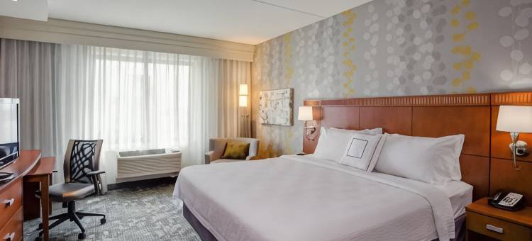 长岛/法明代尔共和国机场万怡酒店(Courtyard Republic Airport Long Island/Farmingdale)图片