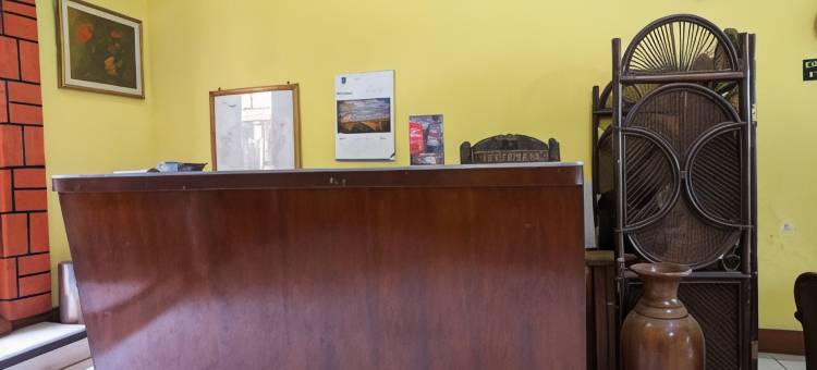 红多兹酒店-庞越邦里玛苏迪曼(RedDoorz @ Panglima Sudirman Probolinggo)图片