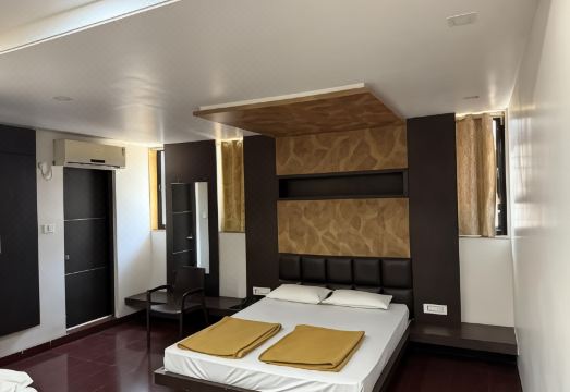 Hotel City Crown Kolhapur Hotel Overview