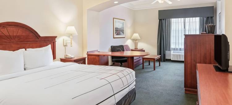 迈尔斯堡I-75 拉昆塔温德姆套房酒店旅店(La Quinta Inn and Suites Fort Myers I-75)图片