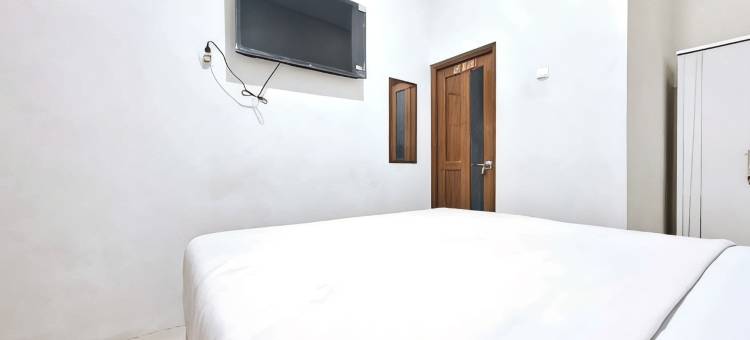 卡里斯玛努山塔拉萨甘米特拉红门酒店(Kharisma Nusantara Homestay Sagan Mitra RedDoorz)图片