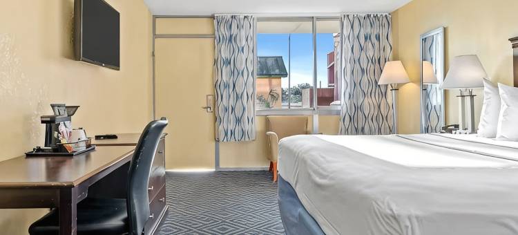 奥兰多北米尔尼亚美吟酒店(Baymont by Wyndham Orlando North Millenia)图片