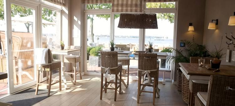 海肯多夫波罗的海海滨桑拿酒店(Belvilla)(Heikendorf Ostseebad Strandhotel mit Sauna by Belvilla)图片