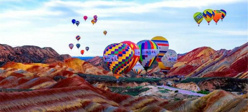 七彩丹霞聚贤宾馆图片