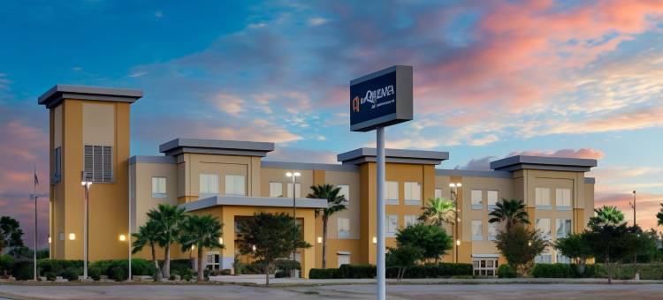 乔丹顿普莱森顿拉昆塔温德姆套房酒店(La Quinta Inn & Suites by Wyndham Jourdanton - Pleasanton)图片