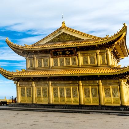 成都+峨眉山+乐山+都江堰+青城山5日4晚跟团游