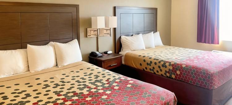 科宁旅行中心的伊克诺旅馆套房(Econo Lodge Inn & Suites Corning Travel Center)图片