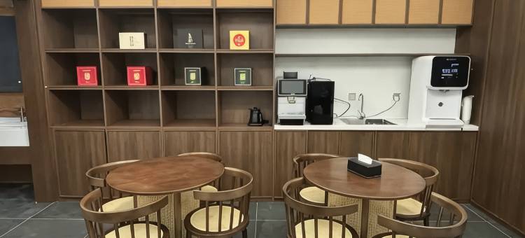 云上四季民宿(青岛同乐路环湖公园店)图片