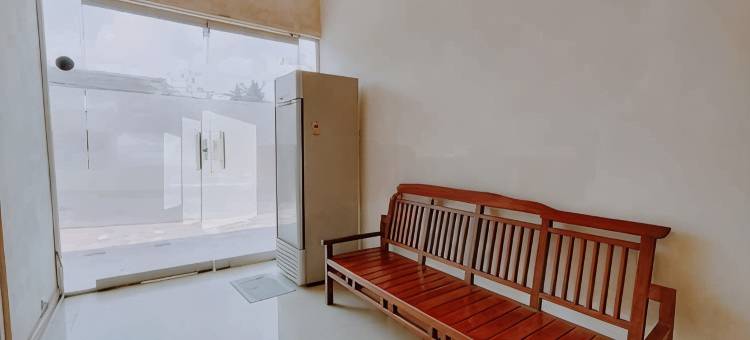 卡利达米特拉红门酒店-靠近沃诺萨里阿伦阿伦(Calida Hotel Mitra RedDoorz Near Alun Alun Wonosari)图片