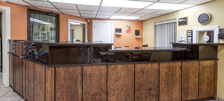 克林顿速8酒店(Super 8 by Wyndham Clinton)图片