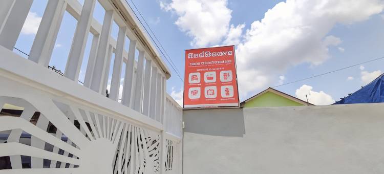 红门酒店清真-近萨特里亚体育馆区(RedDoorz Syariah Near Gor Satria Area)图片