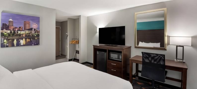 克莱瑞恩波因特-印第安纳波利斯东北部酒店(Clarion Pointe Indianapolis Northeast)图片