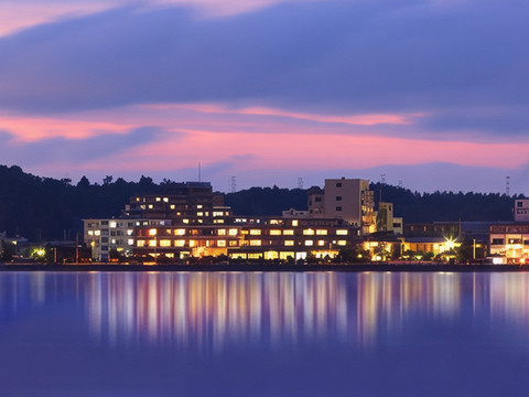 夕景湖畔水天阁旅馆