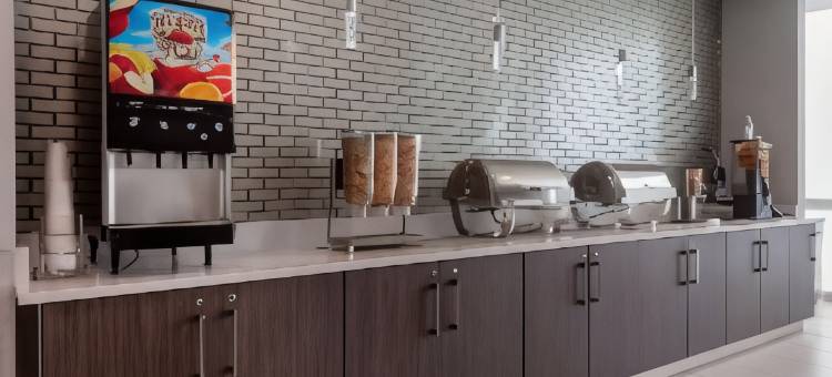 肖尔伍德拉昆塔温德姆套房酒店(La Quinta Inn & Suites by Wyndham Shorewood)图片