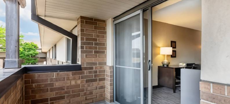 阿灵顿高地 - 麋鹿林郊区套房酒店(Suburban Studios Arlington Heights Elk Grove)图片