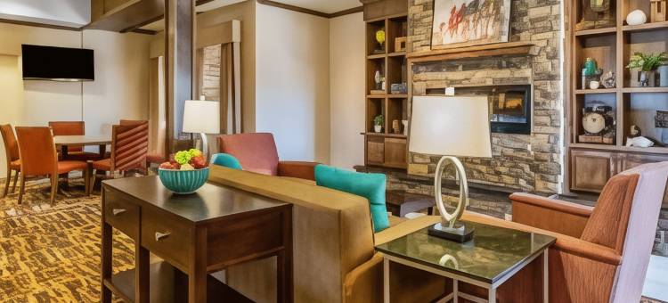 沃特福德市 - 活动中心美茵斯坦套房酒店(MainStay Suites Watford City - Event Center)图片