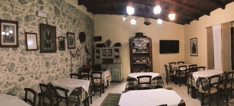 哈里克莱亚出租客房酒店(Hariklia Rent Rooms)图片