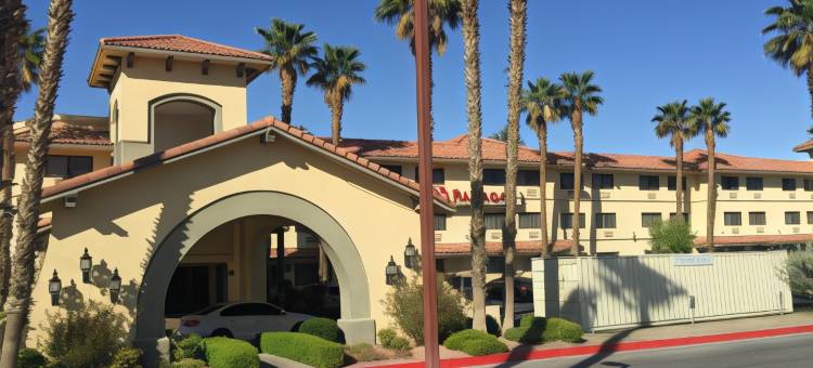 巴斯托华美达酒店(Ramada by Wyndham Barstow)图片