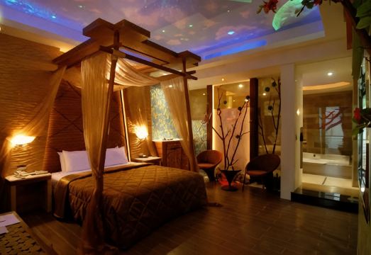 Romantic Code Art Motel Hotel Overview