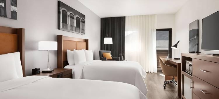 圣路易斯奥比斯波市中心拉昆塔温德姆套房酒店(La Quinta Inn & Suites by Wyndham San Luis Obispo Downtown)图片