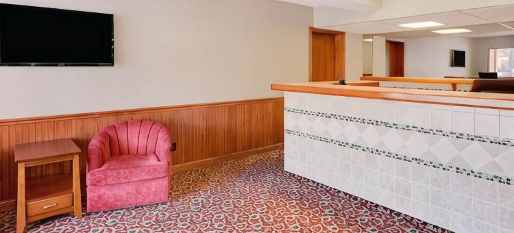 特拉弗斯城温德姆速8酒店(Super 8 by Wyndham Traverse City)图片