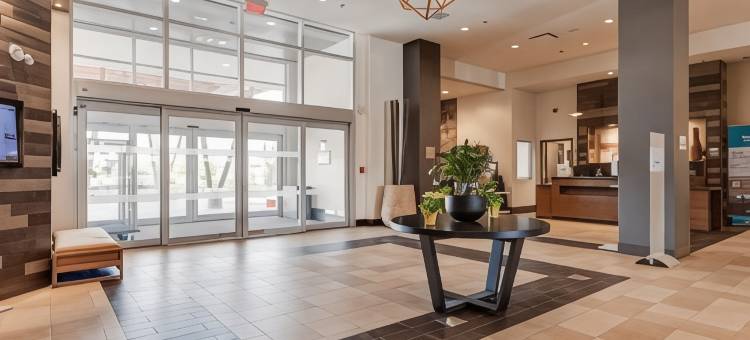 基洛纳机场福朋喜来登酒店(Four Points by Sheraton Kelowna Airport)图片