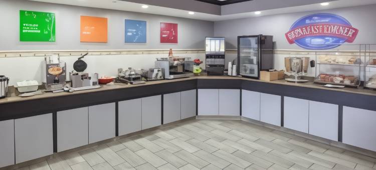 坎顿呗盟套房酒店(Baymont by Wyndham Canton)图片