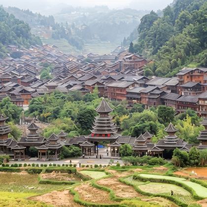 铜仁+梵净山+镇远古城+西江千户苗寨+荔波小七孔景区+肇兴侗寨5日4晚私家团