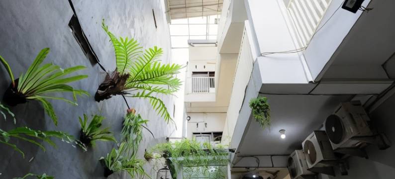 红多兹Plus酒店-近玛琅镇广场(RedDoorz Plus Near Malang Town Square)图片