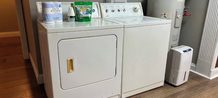 距离狼溪大坝3英里的宽敞三卧室公寓，宠物友好(Spacious 3 bedroom apartment 3 miles from Wolf Creek Dam. Pet friendly!)图片