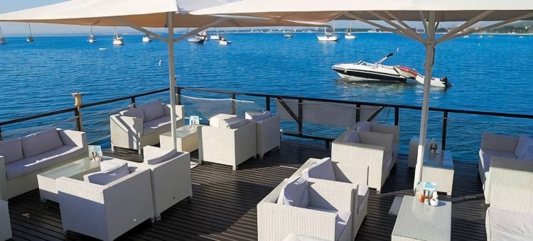 博泰阿尔库迪玛酒店(Botel Alcudiamar - Alojamiento Para Navegantes)图片