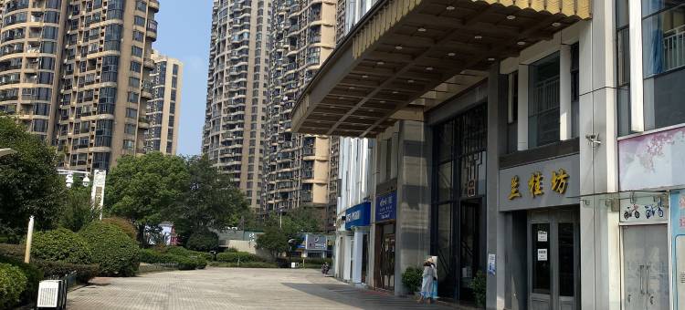 斯维登服务公寓(南昌恒茂梦时代店)图片
