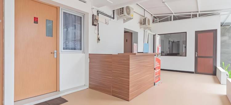 红多兹酒店-近加鲁特广场(RedDoorz Near Alun-Alun Garut)图片