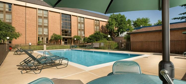 圣路易斯机场梨树酒店(Pear Tree Inn St. Louis Airport)图片