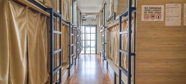 曼达拉克里达体育场日惹附近的红门兹旅舍(RedDoorz Hostel Near Stadion Mandala Krida Yogya)图片