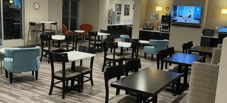 由温达姆管理的拉昆塔温德姆酒店套房(La Quinta Inn & Suites by Wyndham Wenatchee)图片