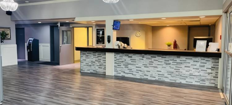 红鹿华美达套房酒店(Ramada by Wyndham Red Deer Hotel and Suites)图片