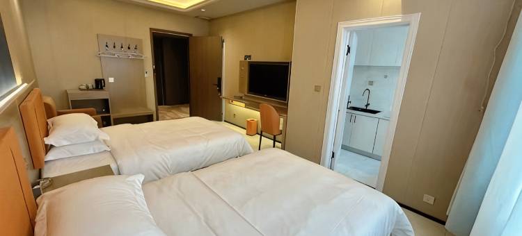 华楠仕旅居(天山国际机场店)图片